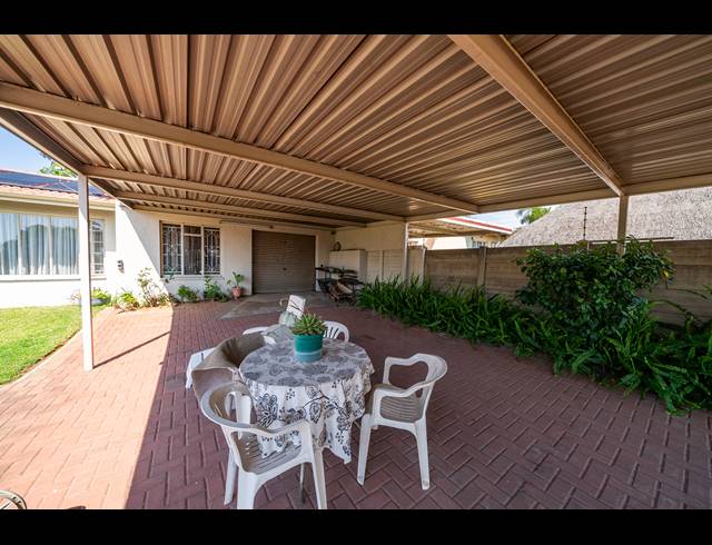 4 BEDROOM FREESTANDING FOR SALE IN DALPARK EXT 11